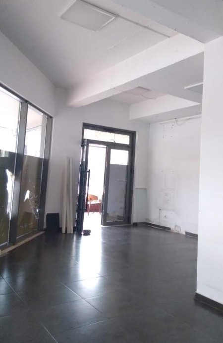 Tirane, shitet ambjent biznesi Kati 0, 104 m² 242.000 Euro (dibres)