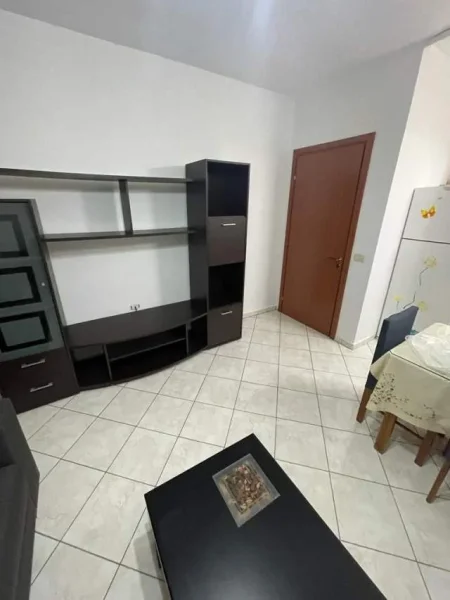 Tirane, jepet me qera apartament 1+1 Kati 4, 65 m² 400 Euro (Rruga Dritan Hoxha)