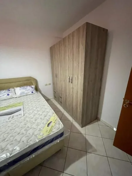Tirane, jepet me qera apartament 1+1 Kati 4, 65 m² 400 Euro (Rruga Dritan Hoxha)
