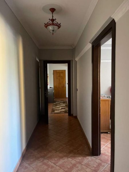 Tirane, shitet apartament 2+1 Kati 3, 94 m² 98.000 Euro (Kompleksi Malezjanit)