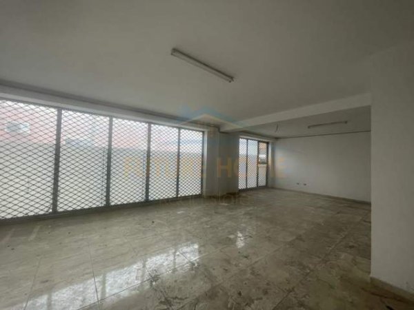 Tirane, jepet me qera ambjent biznesi Kati 1, 86 m² 700 Euro (rruga elbasanit)