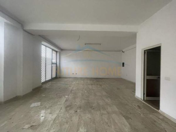 Tirane, jepet me qera ambjent biznesi Kati 1, 86 m² 700 Euro (rruga elbasanit)