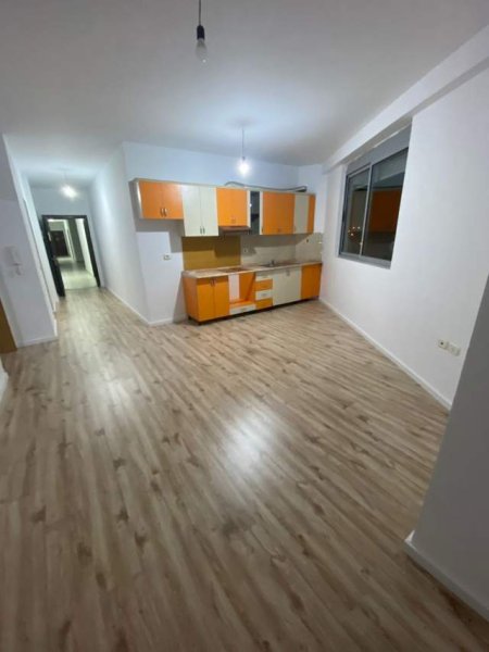 Tirane, shes apartament 1+1+BLK Kati 4, 71 m² 82.500 Euro (Yzberisht)
