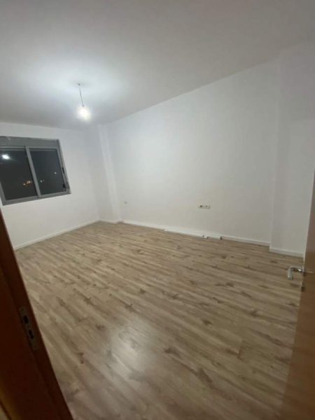 Tirane, shes apartament 1+1+BLK Kati 4, 71 m² 82.500 Euro (Yzberisht)