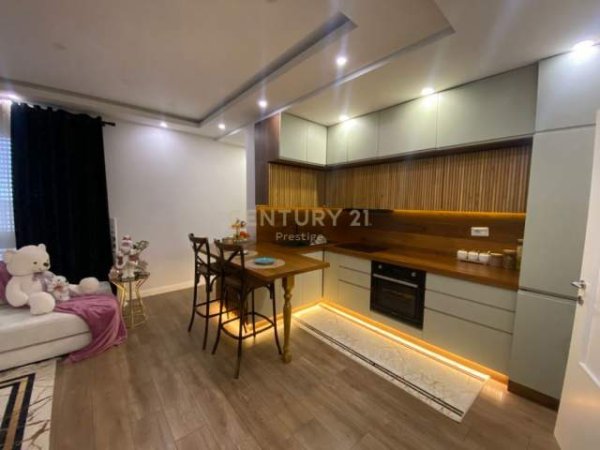 Tirane, shitet apartament Kati 6, 114 m² 110.000 Euro (fresku)