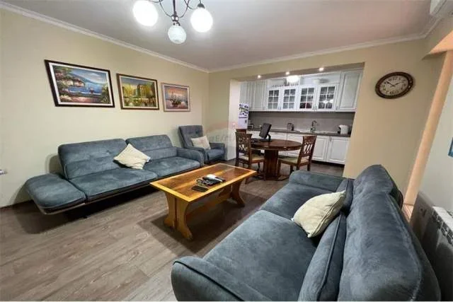 Tirane, jepet me qera apartament 3+1 Kati 2, 140 m² 850 Euro (Rruga Sulejman Delvina)