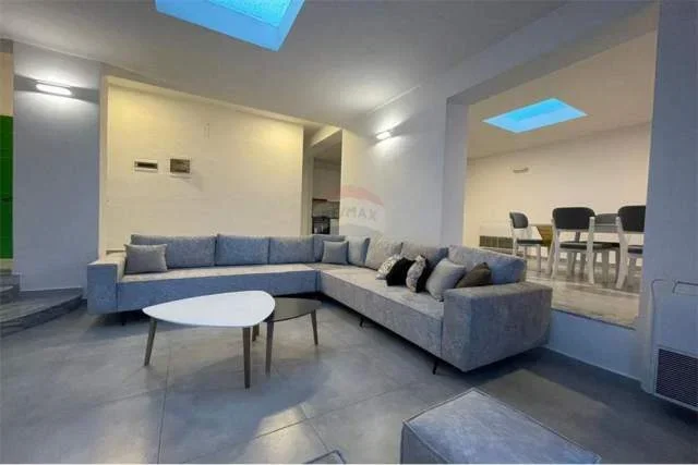 Tirane, jepet me qera apartament duplex Dublex 108 m² 1.500 Euro (Kodra e Diellit)