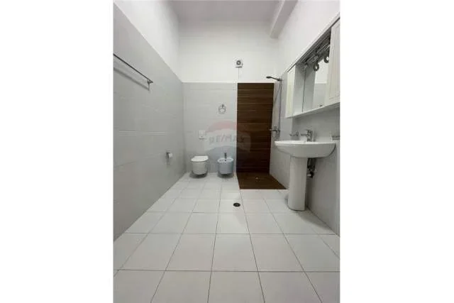 Tirane, jepet me qera apartament duplex Dublex 108 m² 1.500 Euro (Kodra e Diellit)