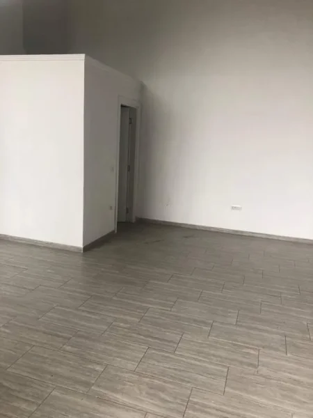 Tirane, jepet me qera ambjent biznesi Kati 0, 45 m² 450 Euro (RRUGA E KAVAJES)