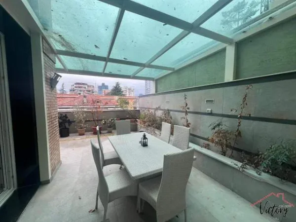 Tirane, jepet me qera apartament 3+1 Kati 2, 197 m² 3.000 Euro (bllok , tirane)