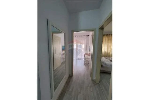 Tirane, jepet me qera apartament 3+1 Kati 7, 120 m² 850 Euro (Qender,Prane 15 Kateshit)