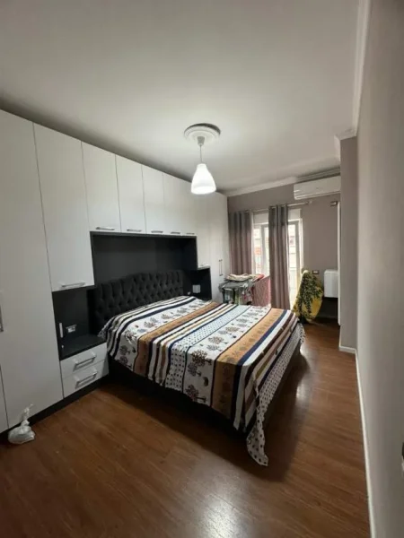 Tirane, jepet me qera apartament 1+1+BLK Kati 4, 71 m² 450 Euro (Vila L, Astir)