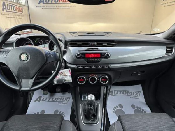 Tirane, shes makine Alfa Romeo GIULIETTA Viti 2011, 5.000 Euro
