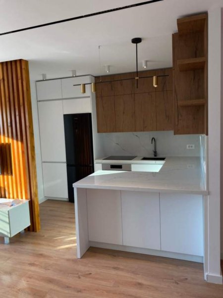 Tirane, jepet me qera apartament 2+1 Kati 9, 82 m² 500 Euro (Tek ish fusha aviacionit)