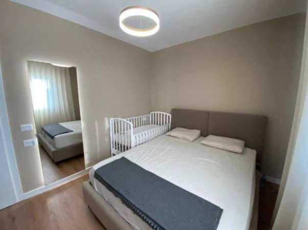 Tirane, jepet me qera apartament 2+1 Kati 9, 82 m² 500 Euro (Tek ish fusha aviacionit)