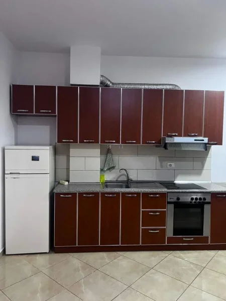 Tirane, jepet me qera Kati 2, 60 m² 35.000 Leke (Liqeni i Thate)