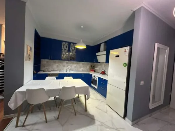Tirane, jepet me qera 2+1+2 102 m² 900 Euro (Kodra e Diellit)