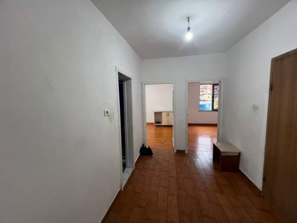 Tirane, shitet Kati 5, 78 m² 118.000 Euro (Rruga e Kavajes)