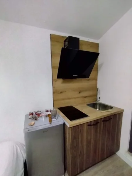 Tirane, jepet me qera dhome Kati 3, 20 m² 30 Euro (Rruga e Dibres)