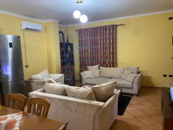 Tirane, jepet me qera apartament 3+1 Kati 2, 110 m² 600 Euro (21 DHJETORI)