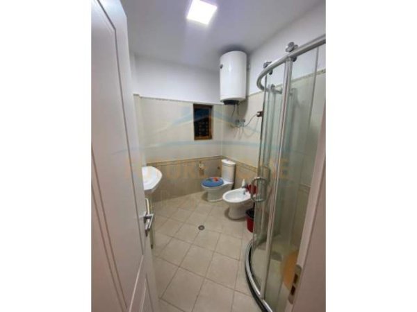 Tirane, jepet me qera apartament 3+1 Kati 2, 110 m² 600 Euro (21 DHJETORI)