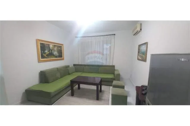 Tirane, jepet me qera apartament 2+1 Kati 1, 110 m² 550 Euro (Vasil Shanto)