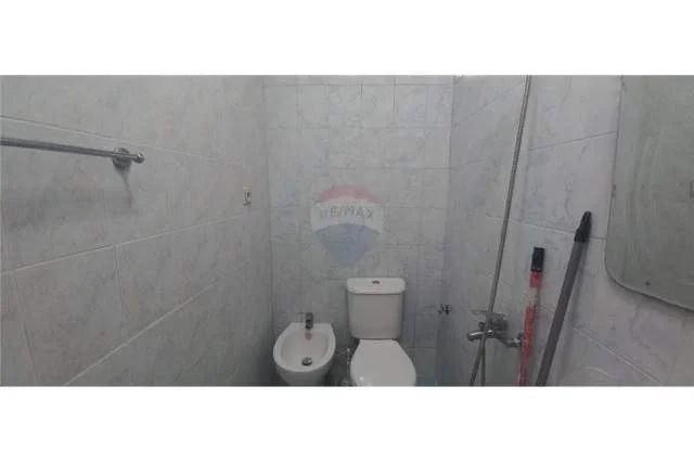 Tirane, jepet me qera apartament 2+1 Kati 1, 110 m² 550 Euro (Vasil Shanto)