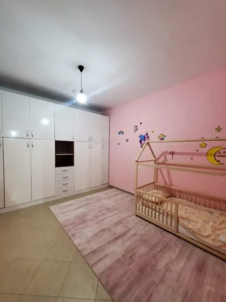 Tirane, jepet me qera apartament 2+1 Kati 4, 85 m² 350 Euro (ALF36387)