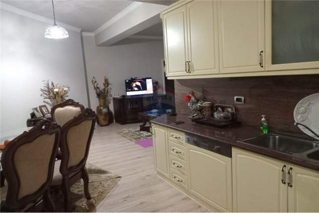 Tirane, shitet apartament Kati 3, 136 m² 259.000 Euro (Rruga e Kavajës - Globe)