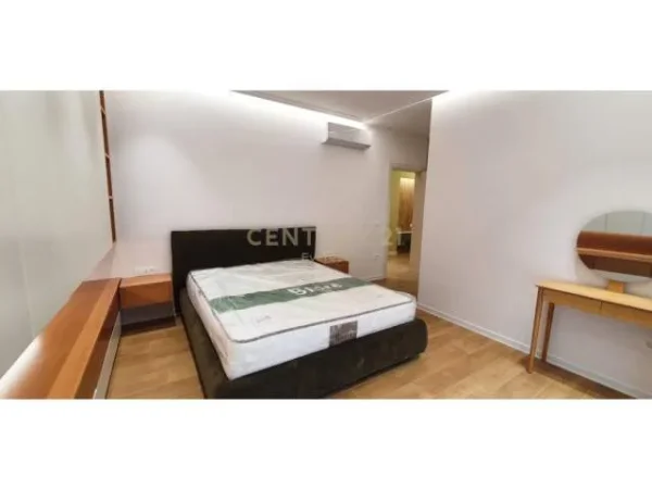 Tirane, jepet me qera apartament 2+1+BLK Kati 2, 132 m² 1.300 Euro (Liqeni i Thate)