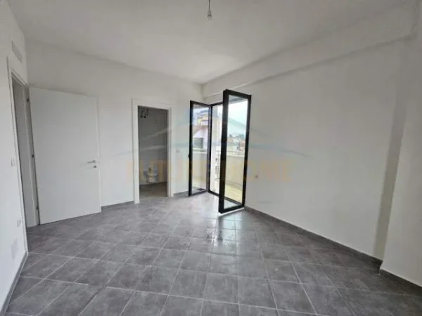 Tirane, jepet me qera apartament 2+1 Kati 1, 93 m² 700 Euro (JORDAN MISJA)