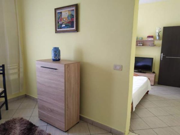 Tirane, jepet me qera apartament 1+1 Kati 5, 50 m² 380 Euro (Bllok Pallatet Agimi)
