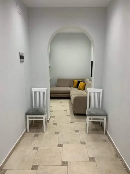 Tirane, jepet me qera apartament 1+1 Kati 2, 65 m² 38.000 Leke (Kristaq Capo)