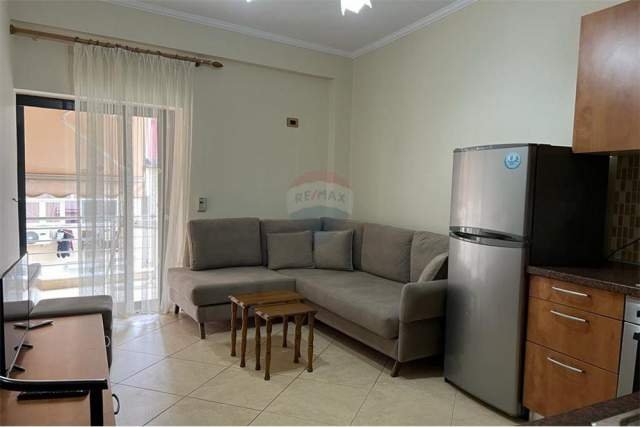 Tirane, jepet me qera apartament 1+1 Kati 3, 52 m² 500 Euro (Petro Nini)