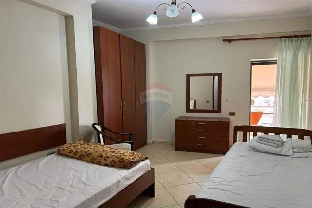Tirane, jepet me qera apartament 1+1+BLK Kati 4, 60 m² 500 Euro