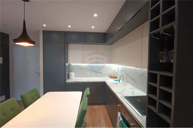 Tirane, shitet apartament 1+1+BLK Kati 8, 68 m² 132.000 Euro