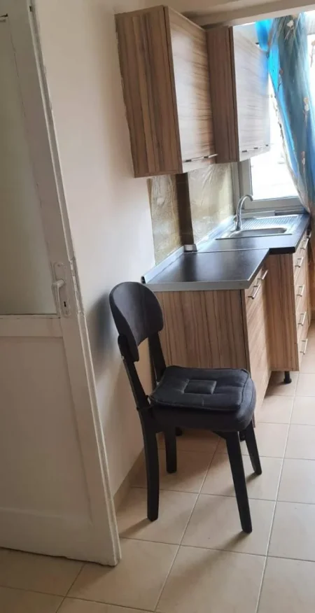 Tirane, jepet me qera apartament 1+1+BLK Kati 4, 48 m² 25.000 Leke (hysen loci)