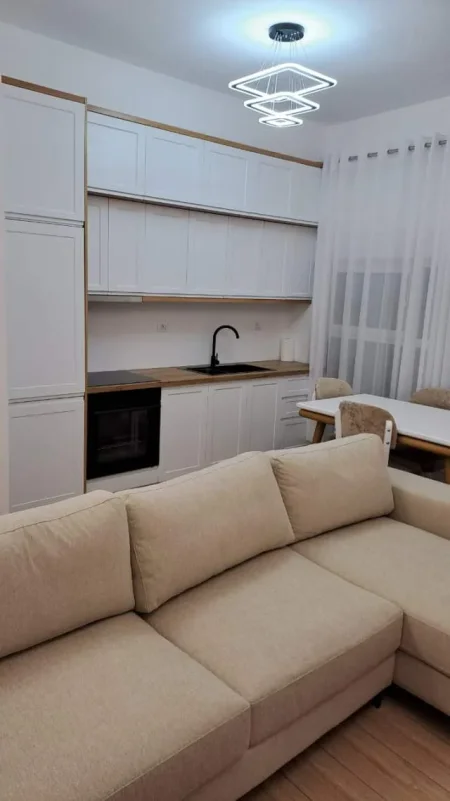 Tirane, jepet me qera apartament 2+1+BLK Kati 3, 85 m² 450 Euro (Ali Demi,kompleksi mangalem)