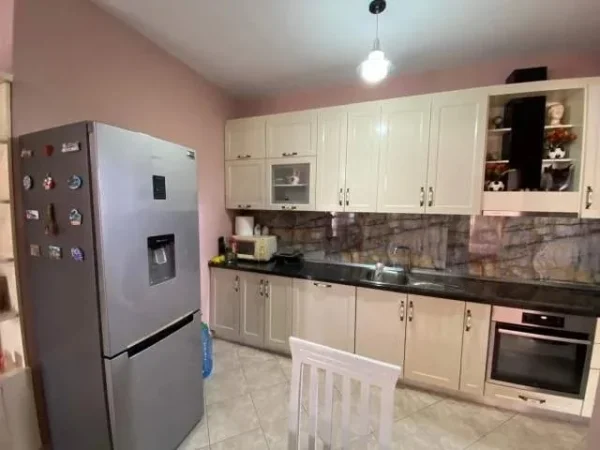 Tirane, jepet me qera apartament 2+1+BLK Kati 6, 90 m² 550 Euro (rruga mine peza,prane  prokurorise)