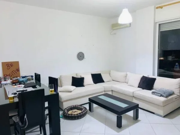 Tirane, jepet me qera apartament 1+1+BLK Kati 3, 70 m² 450 Euro (selite te xhamia)