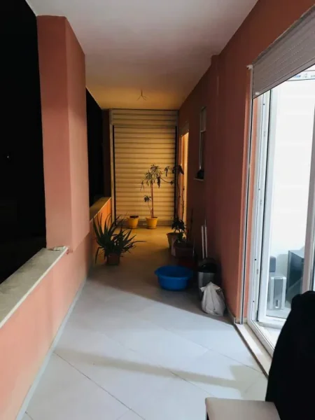 Tirane, jepet me qera apartament 1+1+BLK Kati 3, 70 m² 450 Euro (selite te xhamia)