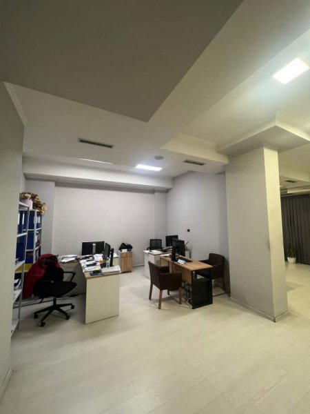 Tirane, jepet me qera dyqan Kati 0, 140 m² 800 Euro (Rruga e Elbasanit)