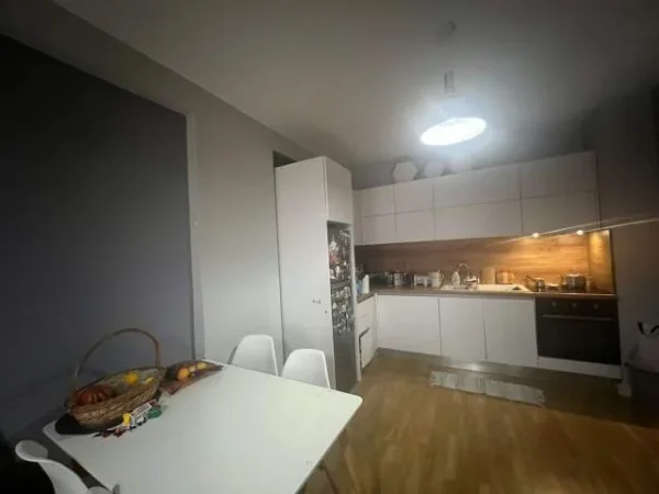 Tirane, jepet me qera apartament 1+1+BLK Kati 3, 65 m² 350 Euro (Fresk ,te thesari)