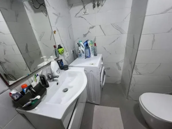 Tirane, jepet me qera apartament 1+1+BLK Kati 3, 65 m² 350 Euro (Fresk ,te thesari)