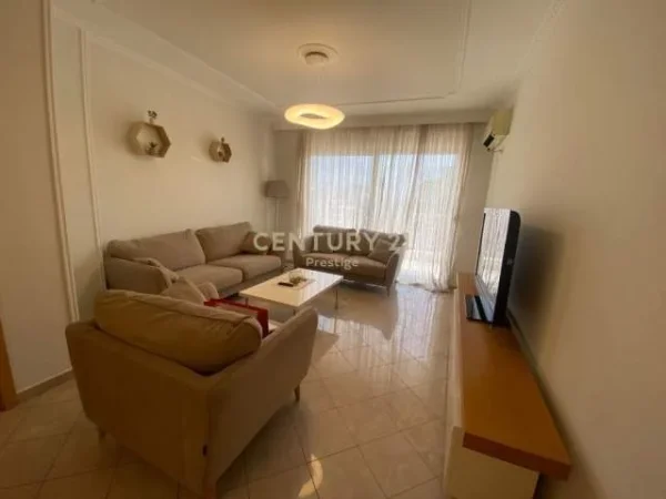 Tirane, jepet me qera apartament 2+1+A+BLK Kati 9, 700 Euro (Perballe fakultetit Juridik)