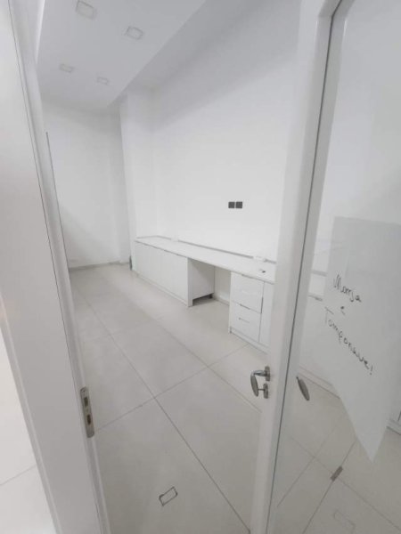 Tirane, jepet me qera dyqan Kati 0, 72 m² 500 Euro (Shkolla Ismail Qemali)