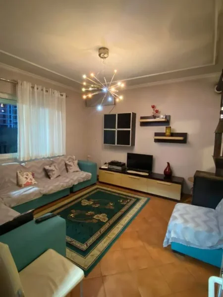 Tirane, jepet me qera Kati 2, 140 m² 40.000 Leke (prane UET)