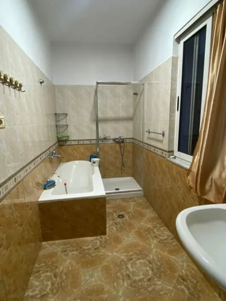 Tirane, jepet me qera Kati 2, 140 m² 40.000 Leke (prane UET)