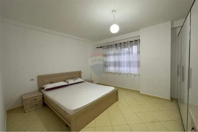 Tirane, jepet me qera apartament 2+1 Kati 4, 130 m² 350 Euro (Kopshti Botanik)