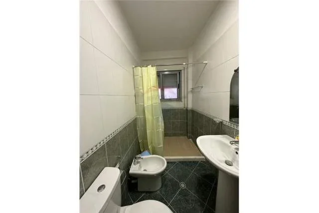 Tirane, jepet me qera apartament 2+1 Kati 4, 130 m² 350 Euro (Kopshti Botanik)